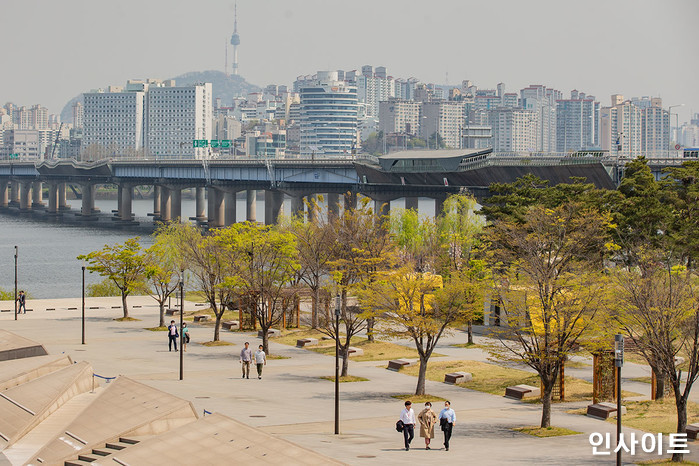한강 공원에서 AV배우 대거 출연하는 19금 페스티벌 개최 시도...서울시 “반대”