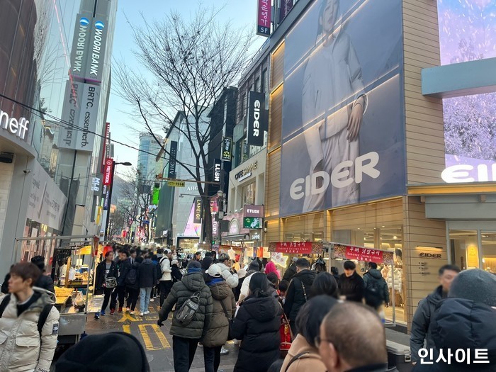 명동 한 화장품 가게, 외국 관광객에 240만원 ‘바가지’ 씌워...“환불? 30만원어치 사라”