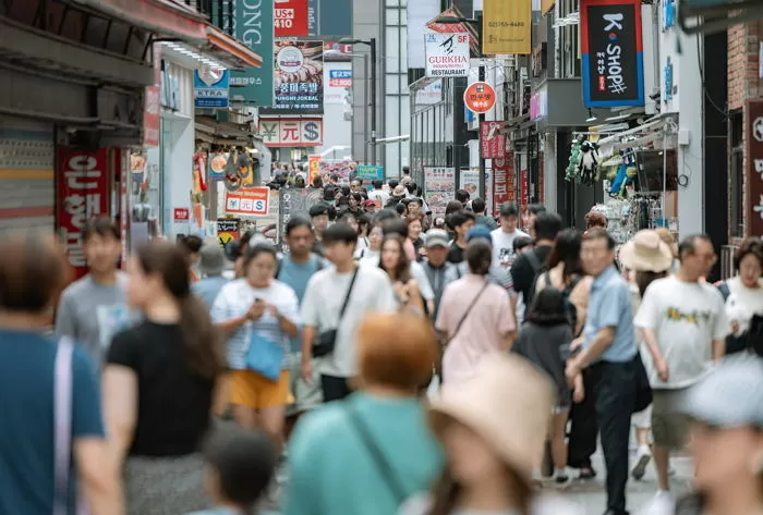 관광객들로 붐비는 명동거리 / 뉴스1