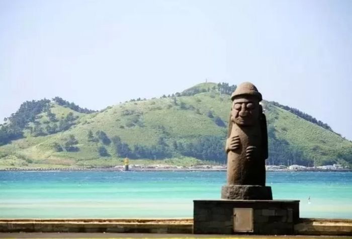 “제주도 갈 돈으로 일본 가지”...관광객 줄어든 제주 카페 ‘폐업’ 속출, 이효리 부부도 문 닫아