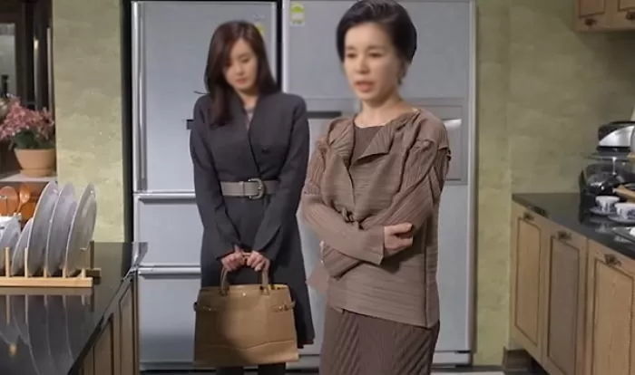 “늦잠 자서 회사 지각한 남편...시댁 식구들은 아내인 제가 게을러서 그렇답니다”