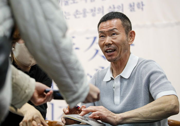 “아들이 용돈 안 줘요?”질문에 손웅정 “아들 돈은 아들 돈...숟가락을 왜 얹나”