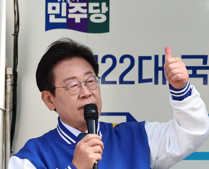 이재명, 한국 정치인 최초 유튜브 100만 돌파...‘골드버튼’ 받는다