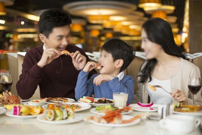 ‘치킨·피자·김밥·버거’ 또 올랐네...외식비 줄줄이 가격 인상