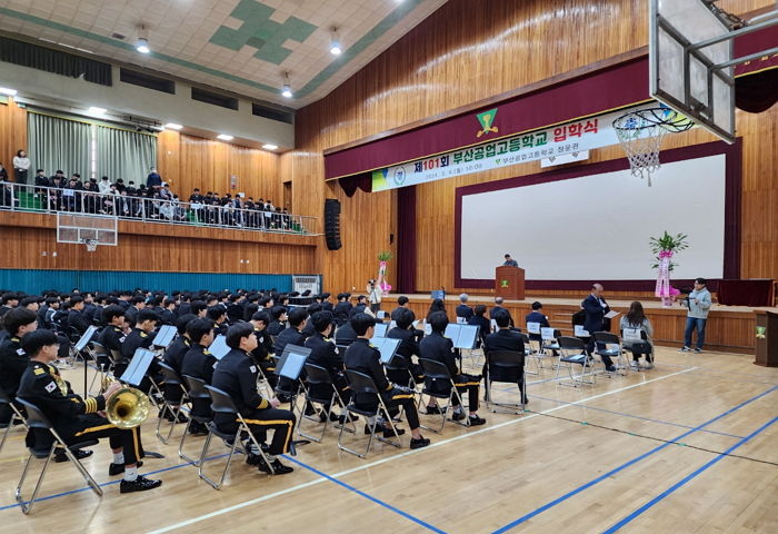 전교생 1인당 100만원씩 통장에 꽂아준 부산공고 선배들