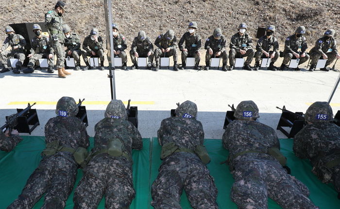 “예비군 훈련 가서 교수가 강의 녹화본 준다니까 여학생이 ‘특혜’라고 지적해 황당합니다”