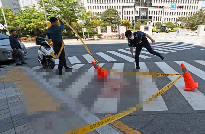 “바다 못 본 게 아쉽네요”...부산법원 앞 칼부림 유튜버가 범행 직후 커뮤니티에 남긴 글