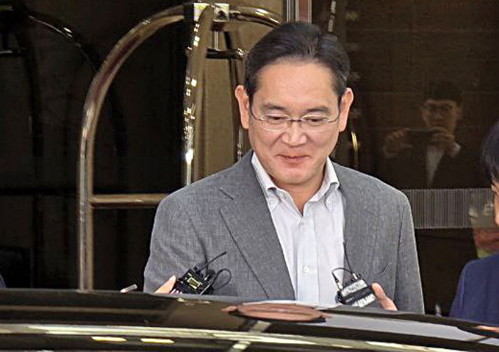 ‘아이폰의 나라’ 미국서 대박친 삼성전자 갤S24...이재용 뚝심 통했다