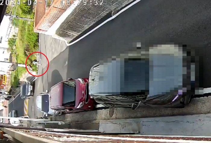초등생 치고 70m 액셀 밟고 달린 차...“두개골 골절 수술했는데, 뺑소니 아니래요”