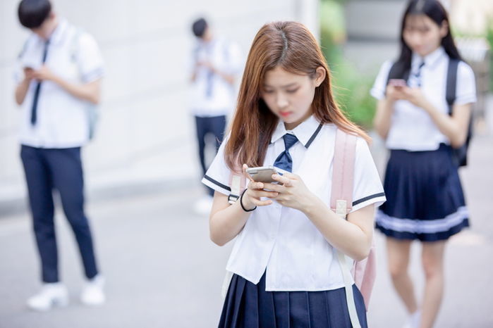 청소년 오늘(17일)부터 홀덤펍˙카페 출입 불가...알바도 못한다