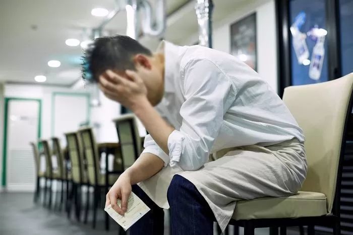 식당에 ‘별점 1점’ 테러한 영국인 붙잡은 태국 경찰...징역 2년 위기