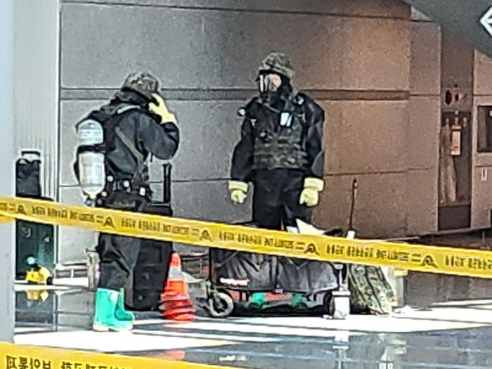 인천공항 여성 승객 가방서 ‘신경작용제’ 추정 가루 발견...경찰·군 분석 중