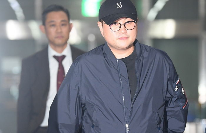 ‘음주 뺑소니’ 김호중, “문신 보여주고 깡패라고 겁주며 30분간 무차별 폭행”