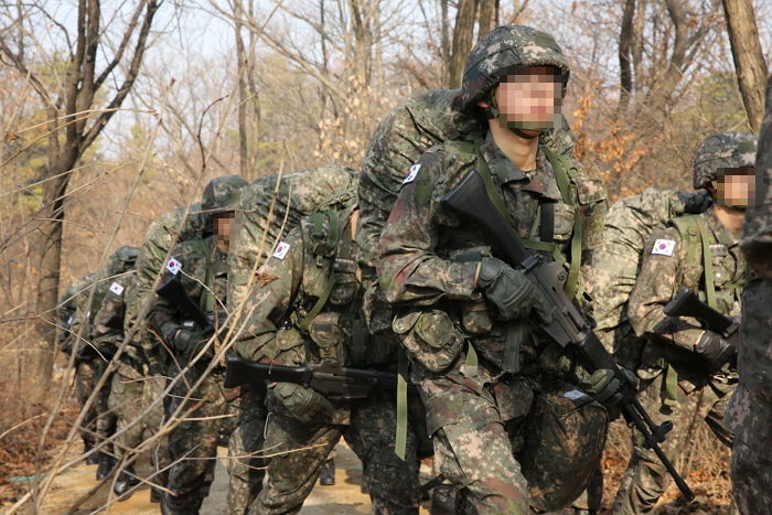 “사망한 육군 훈련병, 완전군장 뒤 ‘달리기+팔굽혀펴기’ 얼차려”...규정 위반 확인돼