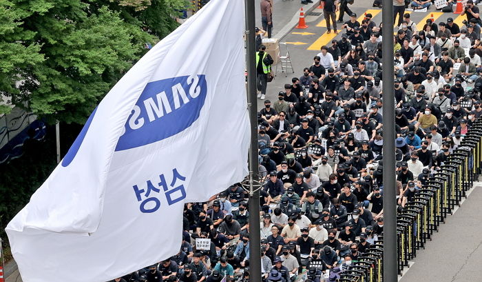 삼성전자 노조, 파업 선언...사상 최초