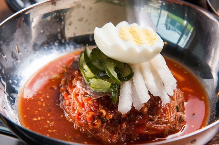 냉면 먹고 손님 1명 사망·30여 명 집단 식중독 증세 ... 업주는 집행유예 선고