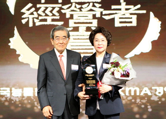 4살 연하 회장님 옆에서 최강 동안 미모 뽐내는 93세 가천대 총장님의 놀라운 근황