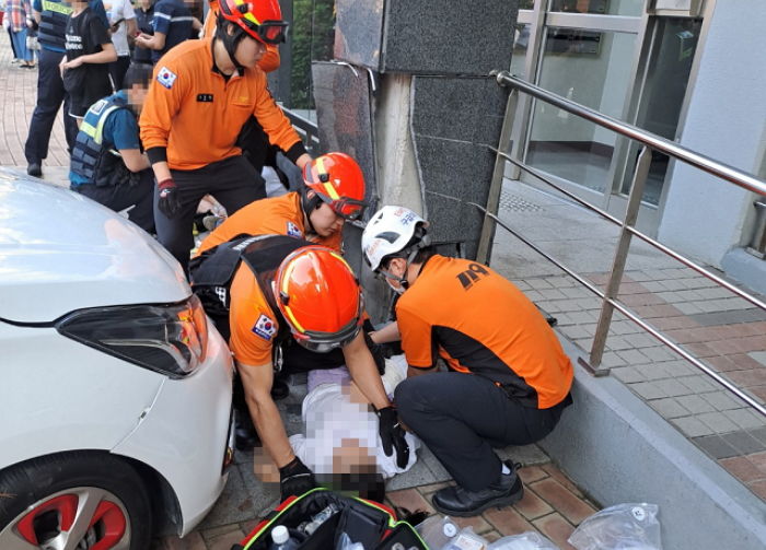 아파트 단지서 어린이 3명 덮친 차량...50대 女 운전자 “급발진이다”