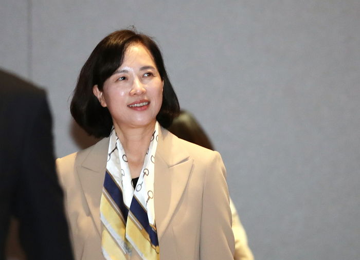 유은혜 전 부총리 남편, 자택 주차장 차량서 숨진 채 발견