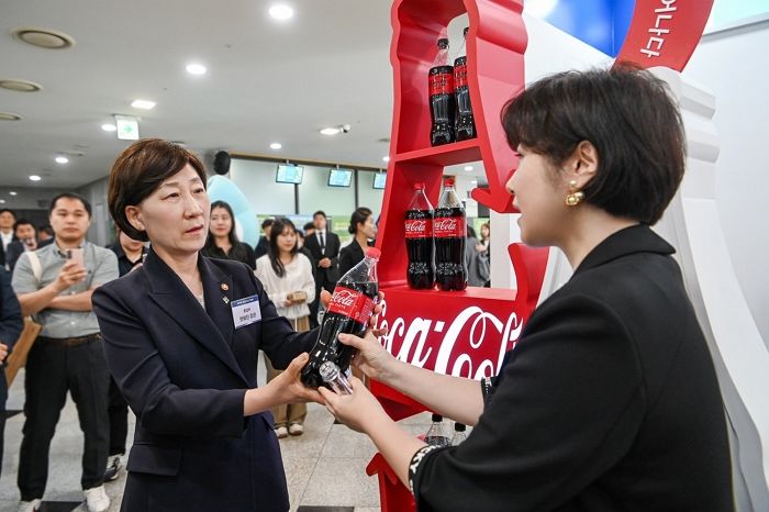 한국 코카-콜라, 환경주 주관 ‘환경의 날 기념식’서  대통령상 수상