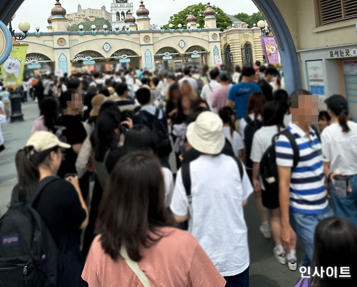 현충일 징검다리 연휴 ‘눈치게임’ 대실패한 오늘(7일)자 에버랜드 상황 (사진)