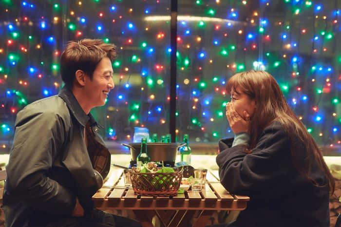 21년지기 여사친이 제안한 ‘우정 성관계’...얼떨결에 ‘첫경험’ 하게 된 31살 남성의 고민