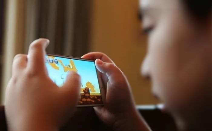 심야에 SNS 알림 보내면 벌금 690만원...미국 미성년자 SNS 규제법 통과