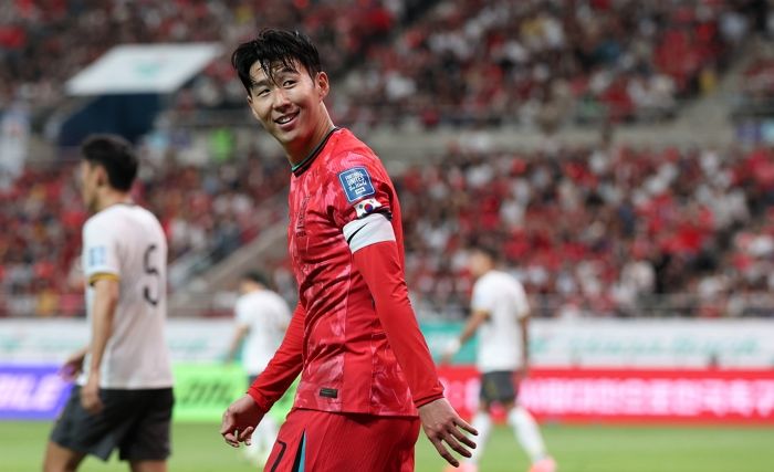 ‘3-0 손동작’으로 중국 관중에 ‘공한증’ 불러일으킨 손흥민...속뜻 직접 밝혔다