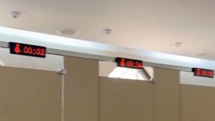 유명 관광지 여자화장실에 사용 시간 표시되는 ‘타이머’ 설치 논란