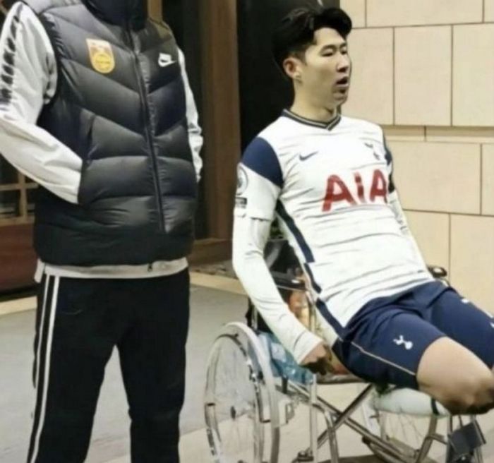 “손흥민 다리 부러뜨려야”...축구 1:0으로 지자 ‘휠체어 탄 손흥민’ 사진 올리며 조롱한 중국 누리꾼들