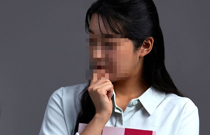 “임용도 안 된 게”...20대 여성 기간제 교사 물에 담그고 발 걸어 넘어뜨리며 낄낄댄 남학생