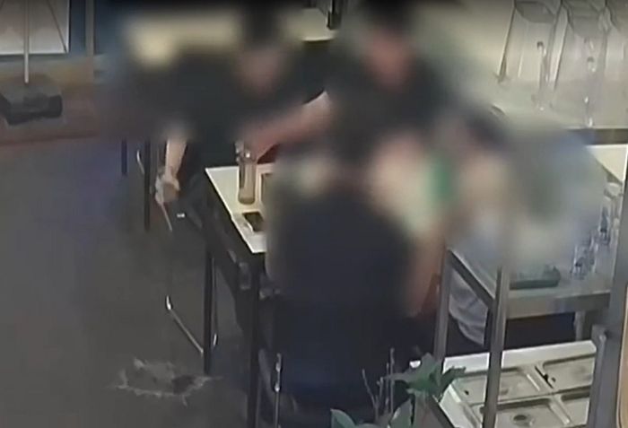 “장사 망하게 해줄게” 치킨집 바닥에 맥주 쏟고 갑질한 대구 공무원...구청장이 대신 사과