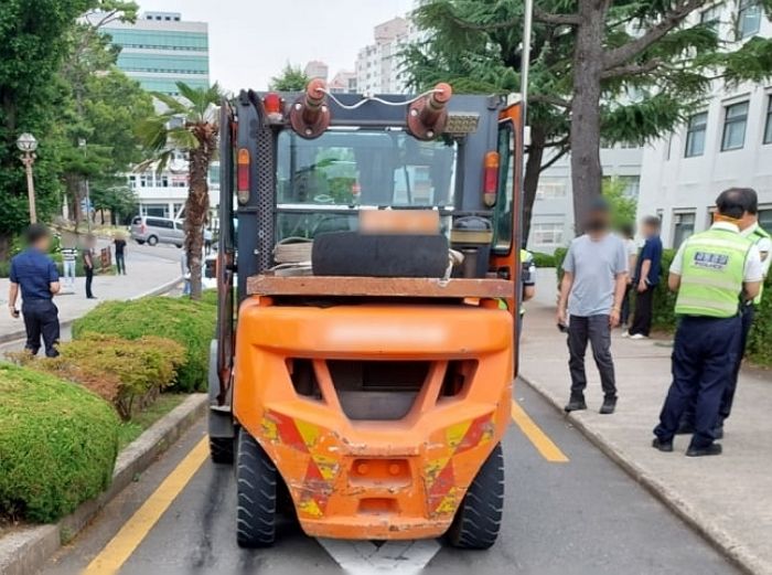 부산대 캠퍼스서 지게차에 치였던 여대생, 치료 중 숨져