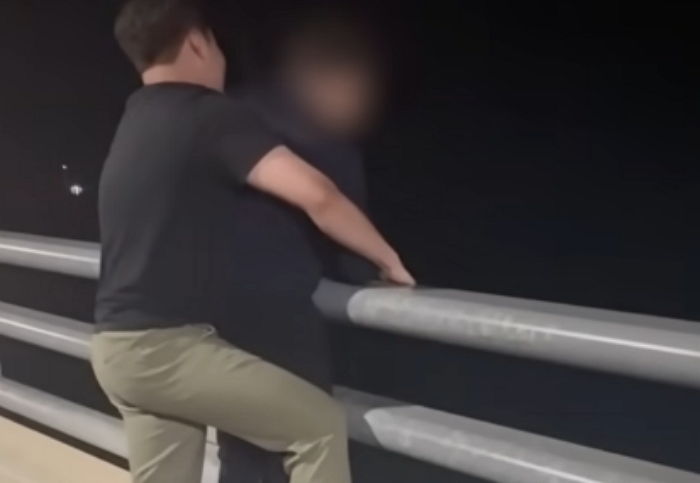 투신하려는 남성 우연히 발견한 소방관...정말 살리고 싶어 끝까지 붙잡고 애원하며 한 말