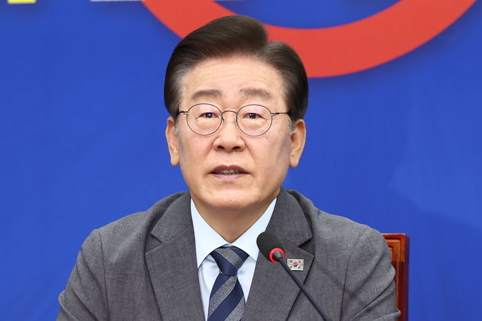 이재명, 민주당 대표직 사퇴...연임 도전 위해 전당대회 출마