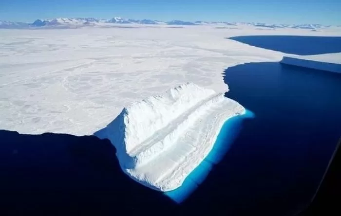 브런트 빙붕 / NASA