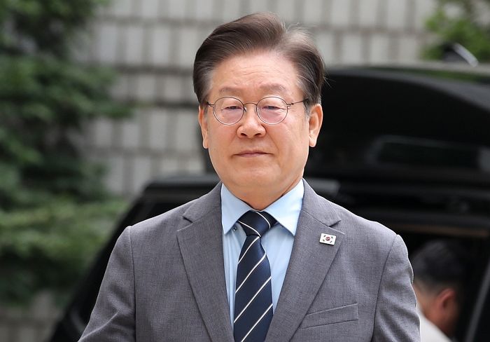 “전화·문자 그만 좀 해달라”...‘개딸’에 고통 호소한 이재명