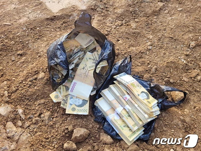 “울산 가서 화단 뒤져야하나요?”...돈뭉치 나온 아파트서 또 거액 발견됐다