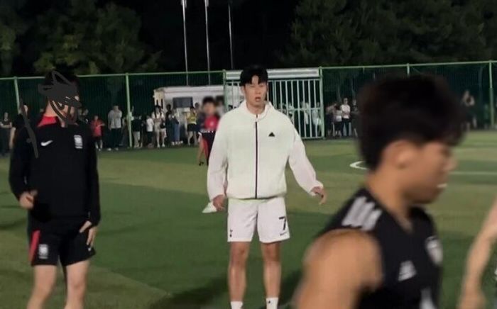 팬사인회 하고 다음날 아침 일찍 출국인데...밤늦게까지 조기축구 한 ‘축친자’ 손흥민