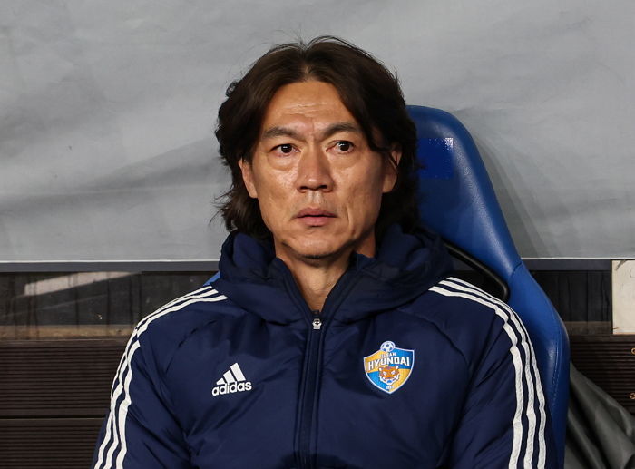 홍명보, 축구대표팀 차기 감독으로 지휘봉 잡는다