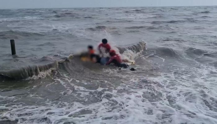 인천 선재도 무인도서 고립된 10대 중학생 .... 해경이 극적 구조