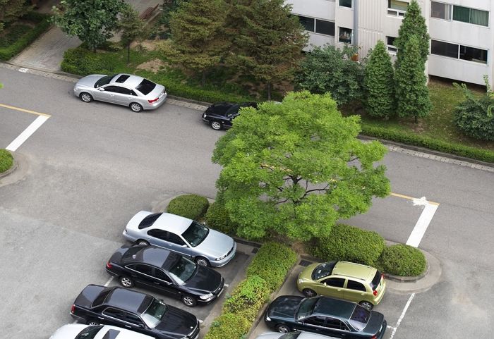 광주 아파트 단지 내 도로에 앉아있던 60대 노인...좌회전하던 차량에 치여 숨져