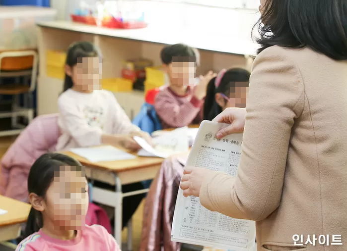 “해외여행 못 가면 ‘개근거지’ 놀리는 한국 초등학생들”...외신이 보인 반응