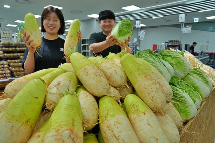 “엄마한테 꼭 롯데마트에서 장보라고 말해주세요”...무·배추·깐마늘 30% 할인