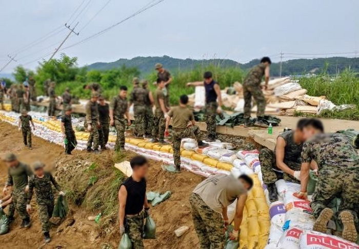 “일요일 새벽부터 대민 봉사 갔는데 하루 수당 8천원, 컵라면 먹고 일해”...육군 간부 폭로