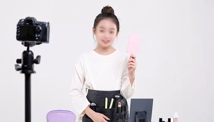 1억 넘게 버는 ‘20대 이하’ 유튜버 1300명 넘어...3년 새 2.5배 증가