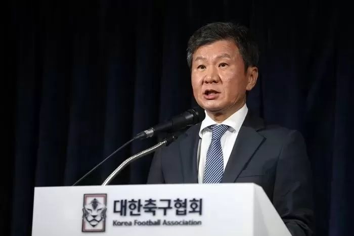 “눈·귀 제대로 막았네”... 비판에도 침묵하던 정몽규 회장, 뜻밖에 근황 전했다