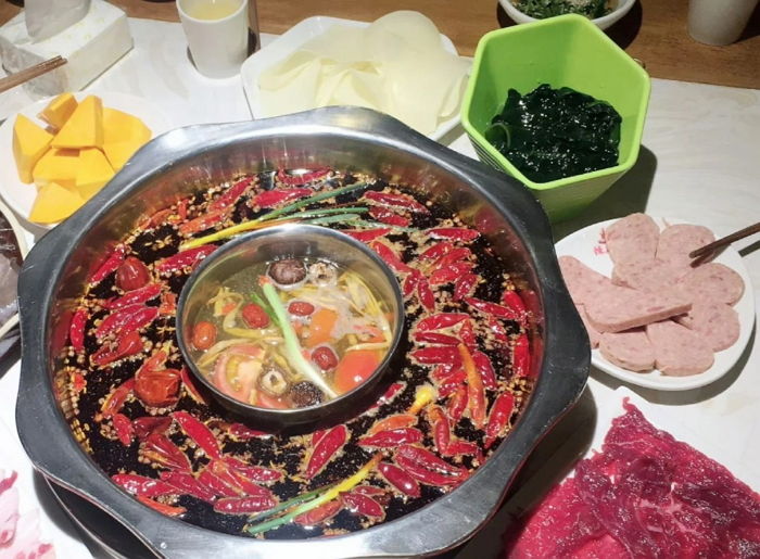 훠궈 먹고 2년간 기침 안 멈춰 폐암인 줄 알았는데... 폐에서 발견된 ‘이것’