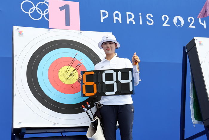 ‘03년생’ 양궁 임시현, 세계 신기록으로 랭킹라운드 1위... 혼성전 파트너는 김우진