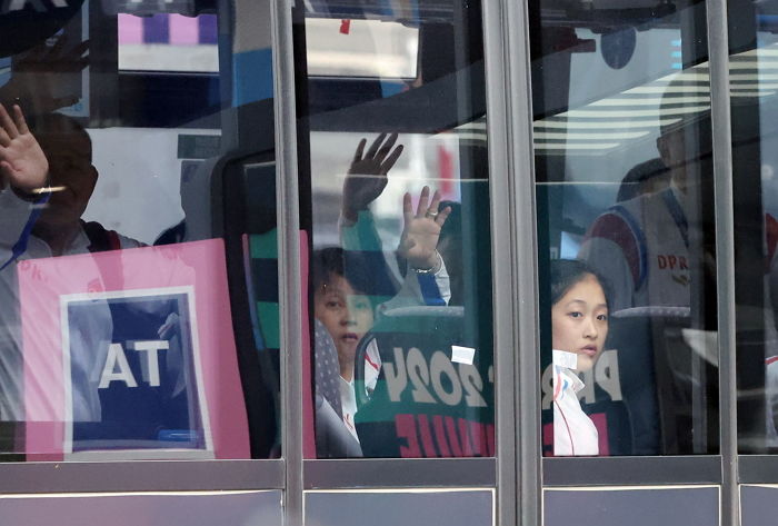 “에어컨 안 틀어주고 창문 막아 선수 쓰러지기도”... ‘파리 올림픽’ 열악한 환경 폭로한 황선우·김우민